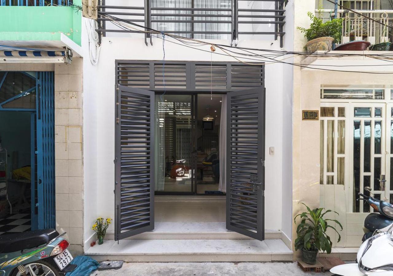 Cozrum Homes Delightful Corner Ho Chi Minh City Exterior photo